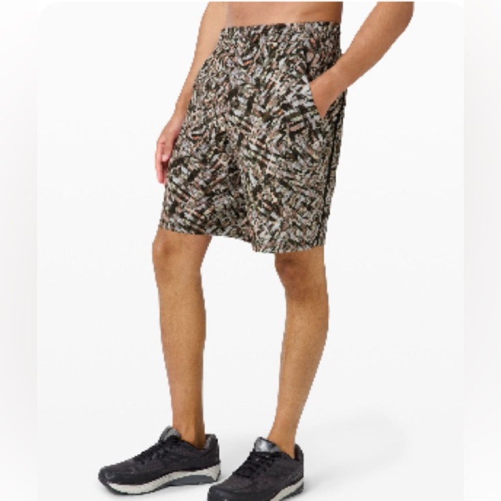 LULULEMON Pace Breaker short 9" lined medium M kaleidoscope highlight orange